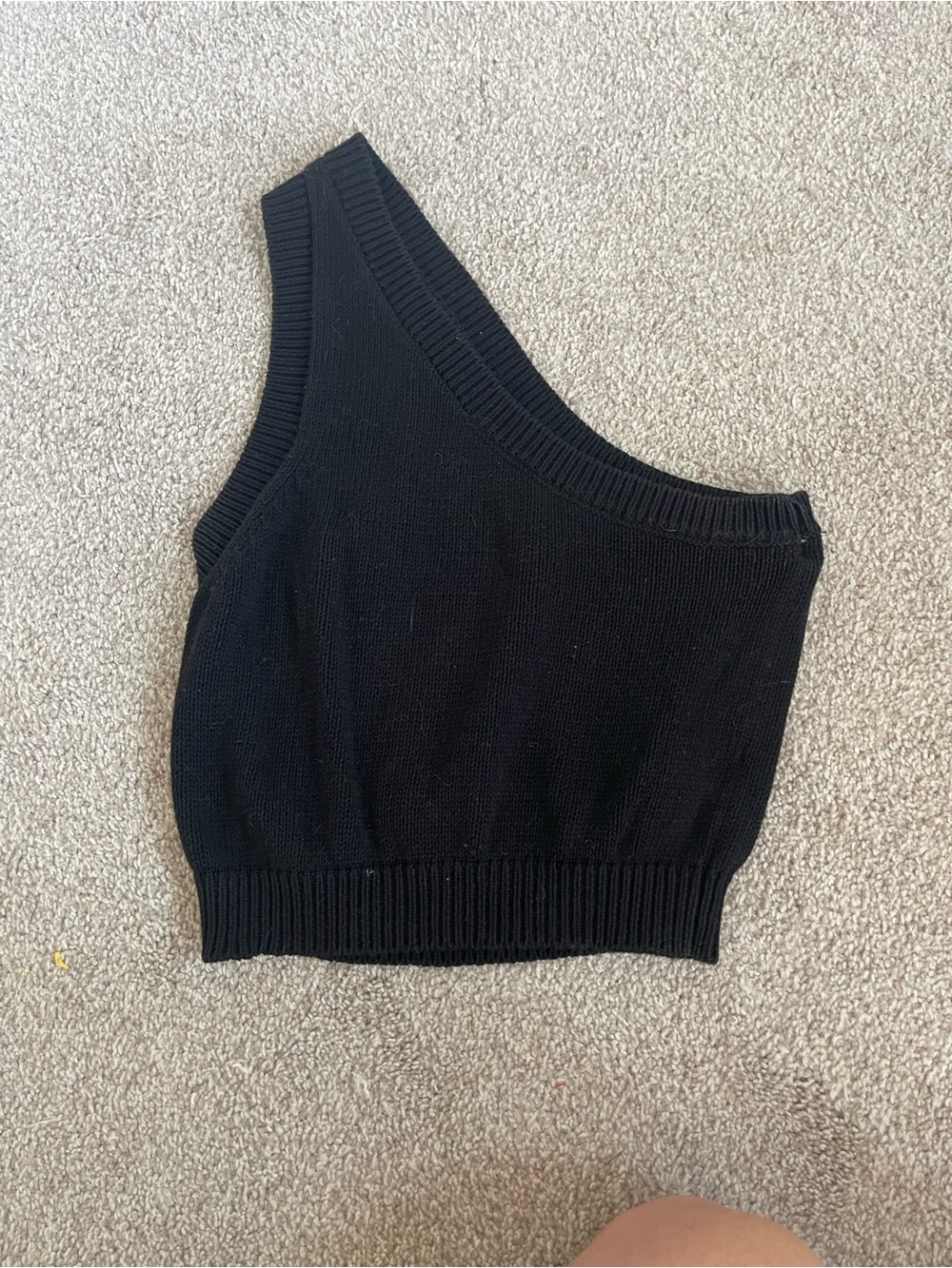 Forever 21 Black One-Shoulder Knit Crop Top